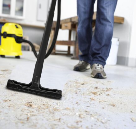 Master pylesosit musor posle remonta